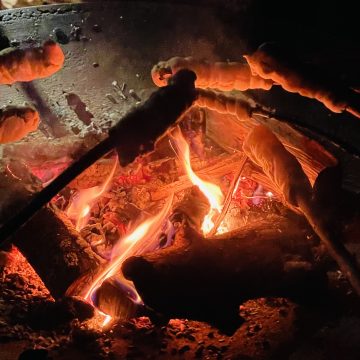 Stockbrotlagerfeuer – Kindheitserinnerungen mit Kräuterquark